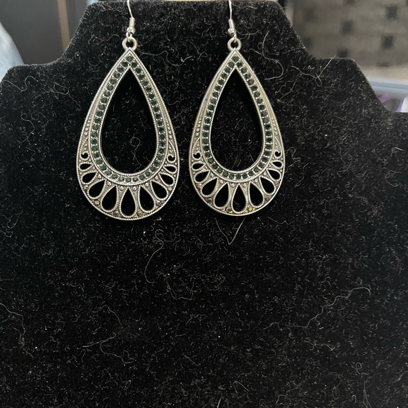 Jewelry - Picture 14 of 16